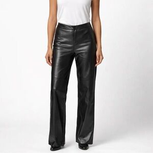 Danier Genuine Leather Black Pants – Size 10 – Made in Canada